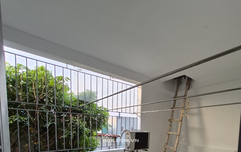 BÁN NHÀ ĐẸP 2.45 TỶ 3 TẦNG 60M2 Ô TÔ ĐỖ CỬA NGÕ PHÙ LONG