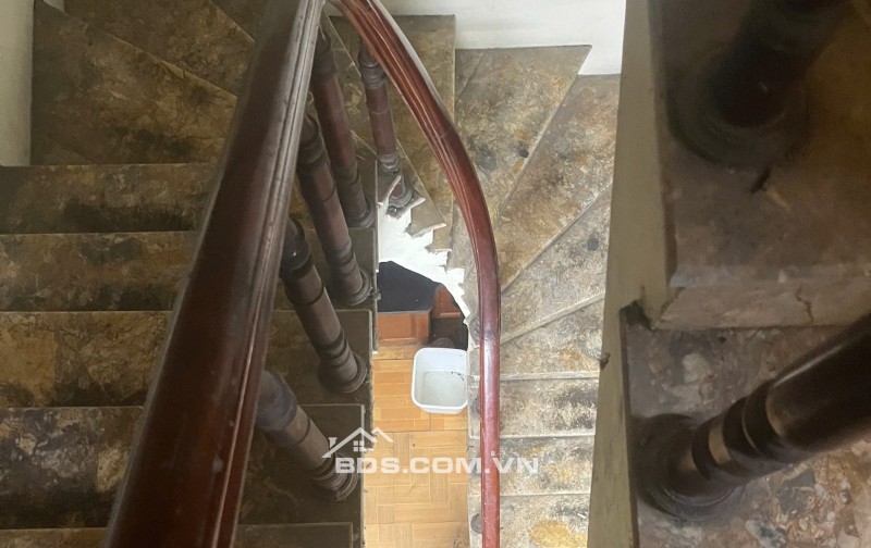 Cho thuê nhà nguyên căn 5 tầng,4 ngủ,3 WC ngõ Linh Quang, Phường Văn Chương, Đống Đa,0912966760