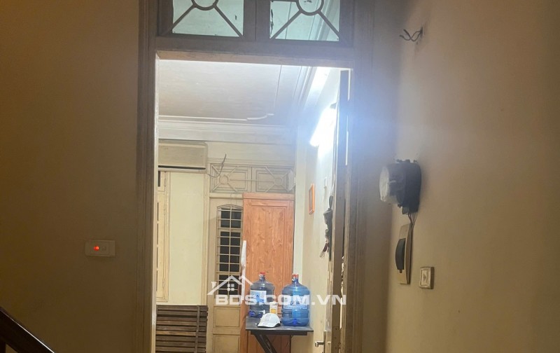 Cho thuê nhà nguyên căn 5 tầng,4 ngủ,3 WC ngõ Linh Quang, Phường Văn Chương, Đống Đa,0912966760