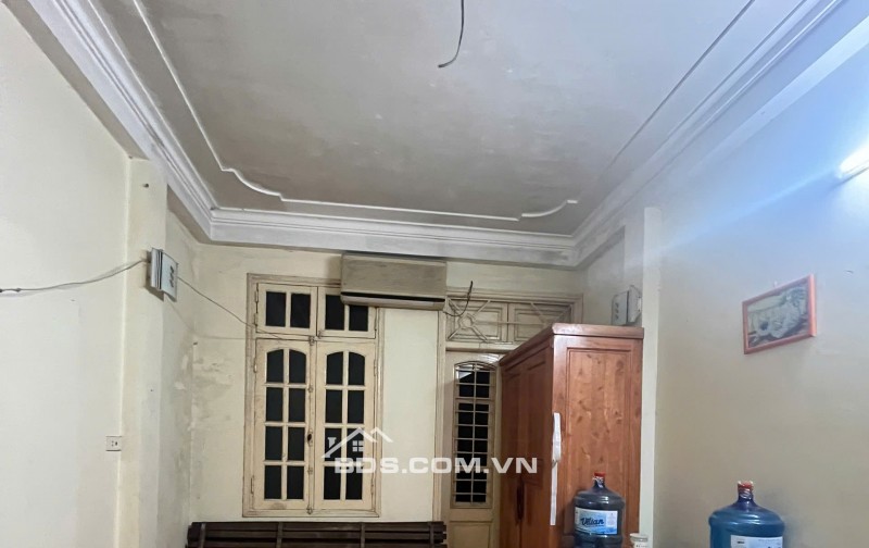 Cho thuê nhà nguyên căn 5 tầng,4 ngủ,3 WC ngõ Linh Quang, Phường Văn Chương, Đống Đa,0912966760