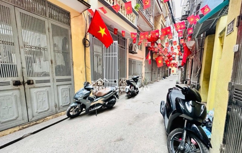 Trung tâm LÊ VĂN HIẾN 44m2  7,95 Tỷ LIỀN KỀ: HV TÀI CHÍNH + ĐH MỎ + CẢNH SÁT ND + BV ĐK PHƯƠNG ĐÔNG - PHÂN LÔ - Ô TÔ ĐỖ CỬA - NGÕ THÔNG - KINH DOANH