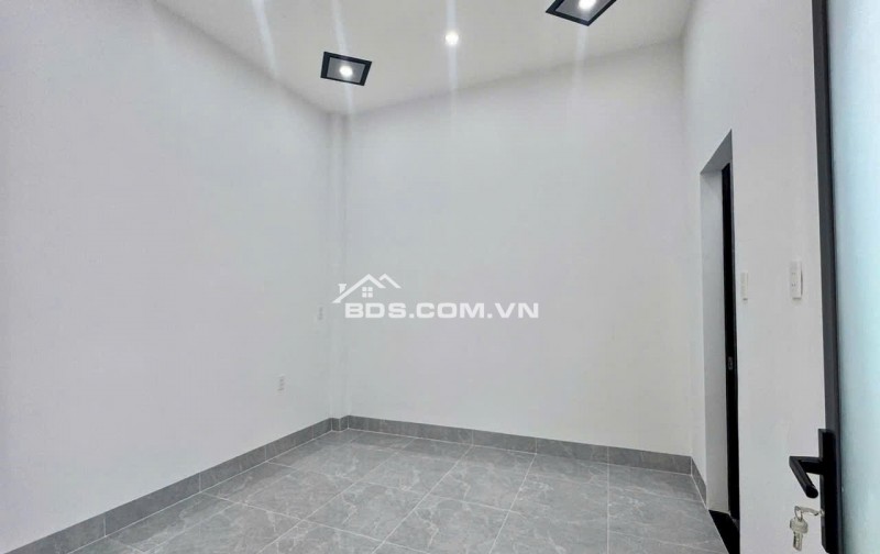 KẸT TIỀN CHỦ CẦN BÁN CĂN CẤP 4 NGAY GẦN ĐỒNG KHỞI CHỈ 350TR