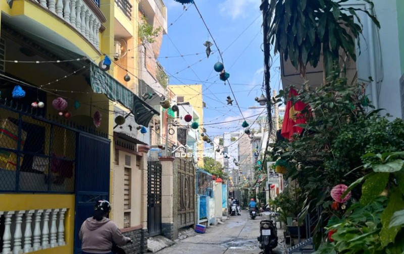 BÁN NHÀ ĐẸP NGANG 5M TẠ QUANG BỬU - CÁCH MẶT TIỀN 70M - HẺM Ô TÔ ĐỖ CỬA