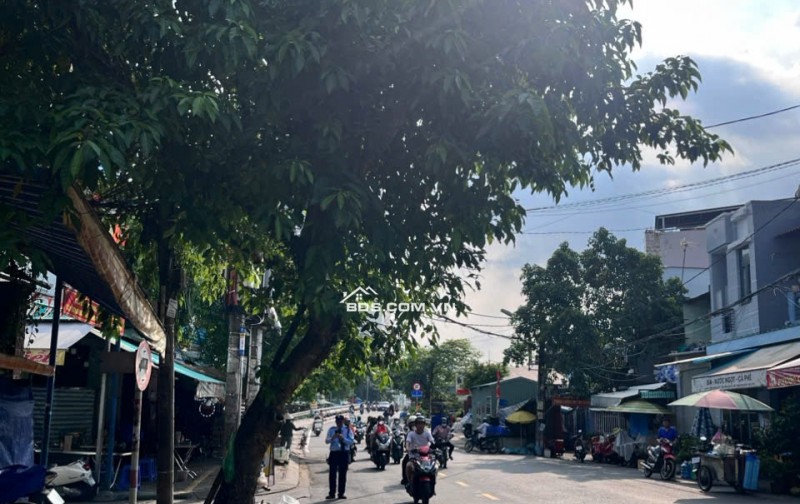 BÁN NHÀ ĐẸP NGANG 5M TẠ QUANG BỬU - CÁCH MẶT TIỀN 70M - HẺM Ô TÔ ĐỖ CỬA