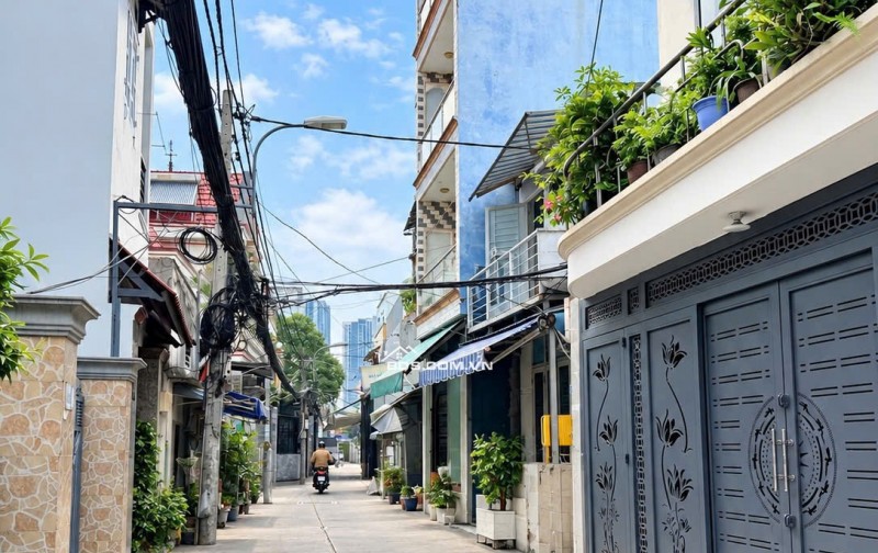 Bán nhà Quận 7 - Bùi Văn Ba 60m2 2tầng 3PN, Nội thất xịn, Ngang 4.3m, Hẻm 4m thông, 7.X tỷ
