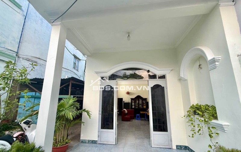 BÁN GẤP Nhà gần chợ Tam Hà, Thủ Đức, DT 150m2(7.5x20), giá 9,5 tỷ