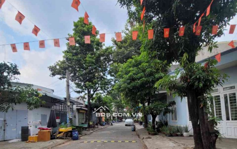 Nhà phố 2 tầng 100m2 Dĩ An pháp lý minh bạch giao dịch rõ ràng
