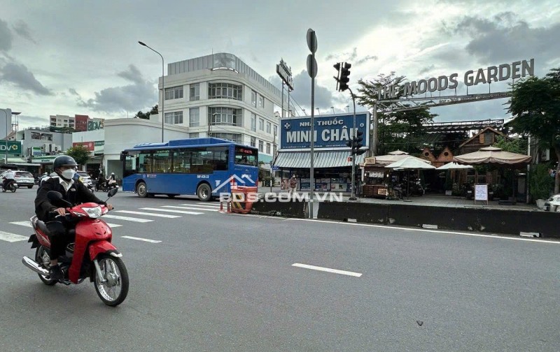 Bán nhà KD đa ngành ngay ĐH Công Nghiệp ngang 18.5m lô góc đẹp 3 lầu HXH tránh 16.8 tỷ.