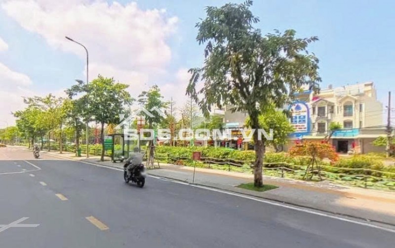Chính chủ cần bán shophouse ngang 8m ngay Vinhomes Grand Park có thu nhập ngay chỉ 12 tỷ.