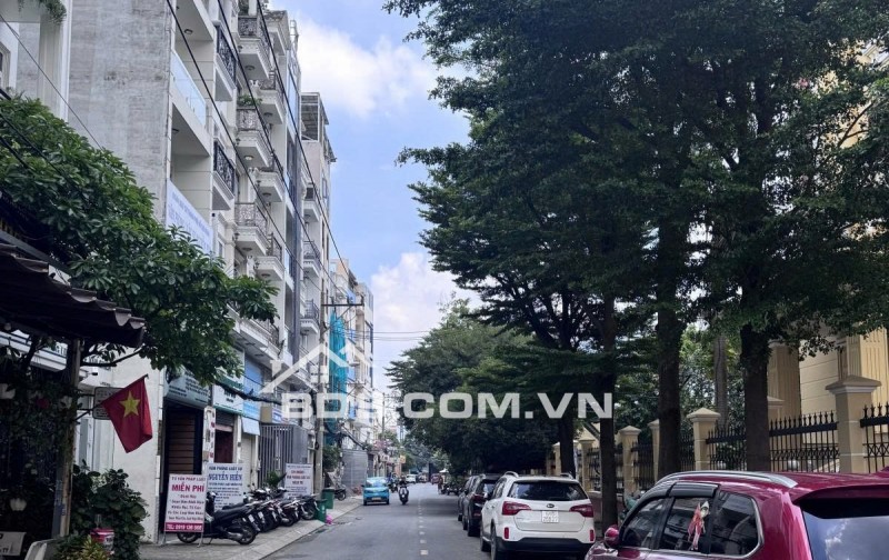 Nhà phố Dương Quảng Hàm hẻm 8m ngang 8m 136m2 tiện làm Biệt thự nghỉ dưỡng nhỉnh 17 tỷ.