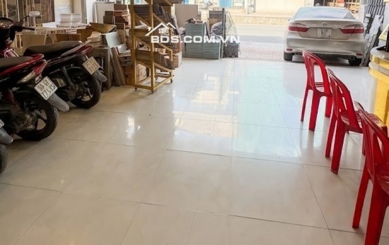 240m2, 8mx30m, MTKD Liên Tỉnh 5 (Quốc Lộ 50). Nhà Cũ Tiện Xây, KD 60tr/Tháng. 62 Tỷ 500tr