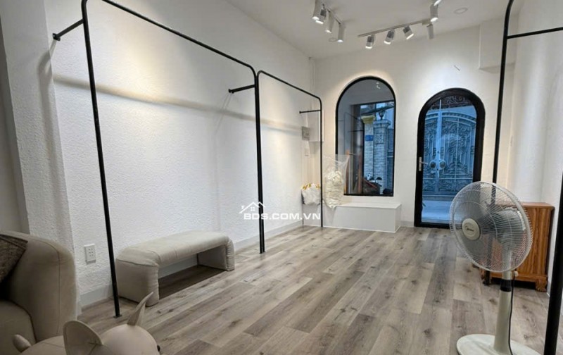 Chính chủ bán nhà mới, nguyên căn 3.4*20m, khu biệt thự, hẻm xe tải 6m, 141/ đường Bàn Cờ P3, Q3, HCM