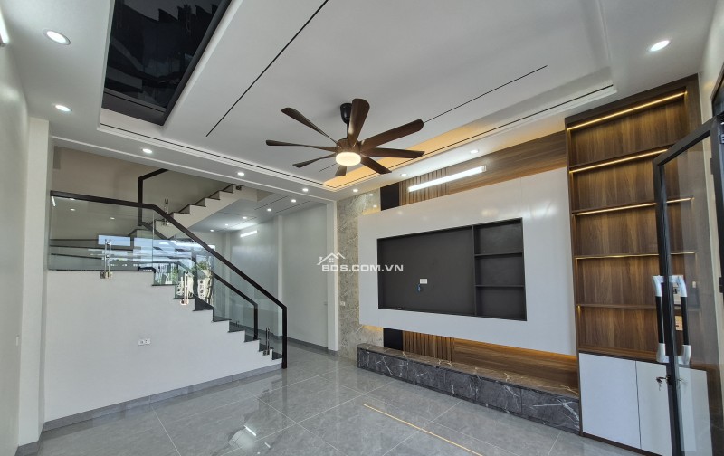 BÁN NHÀ SIÊU ĐẸP 3.2 TỶ 3 TẦNG 61M2 MẶT ĐƯỜNG ĐỆ TỨ