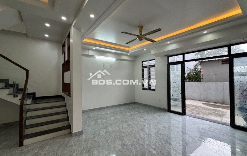 BÁN 3 TẦNG - NGÕ Ô TÔ ĐỖ CỬA - 3 NGỦ KHÉP KÍN - 2,35đ