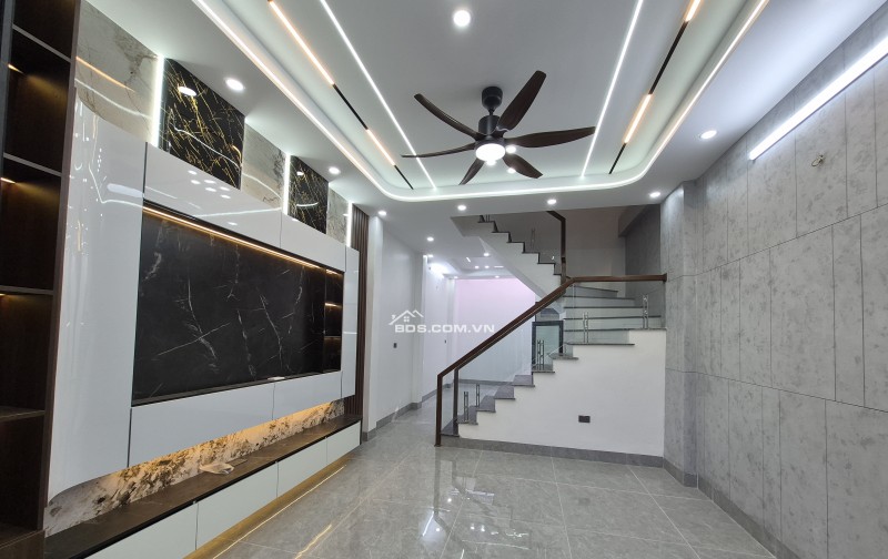 BÁN NHÀ ĐẸP 2.2 TỶ 3 TẦNG 50M2 NGÕ THẲNG NGẮN NGUYỄN VĂN TRỖI