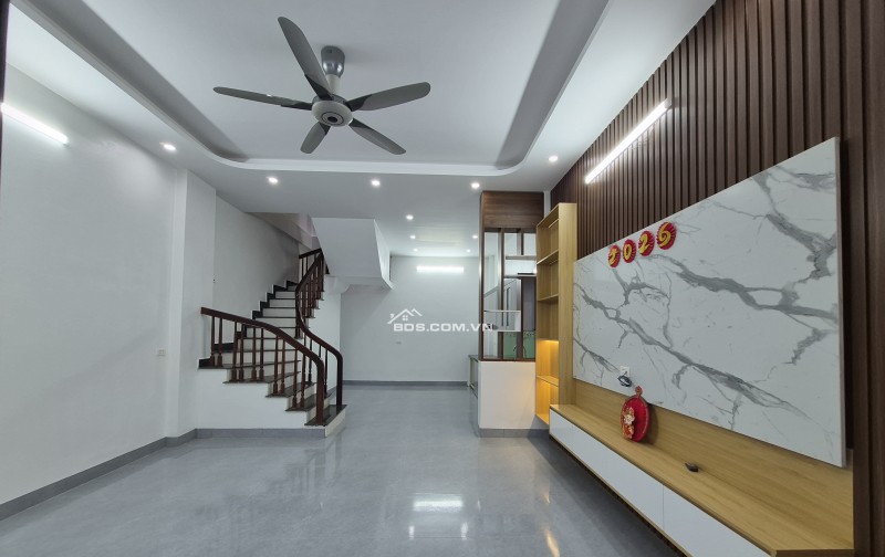 BÁN NHÀ ĐẸP 2.2 TỶ 3 TẦNG 50M2 ( ĐÔNG NAM ) NGÕ RỘNG ĐƯỜNG KÊNH