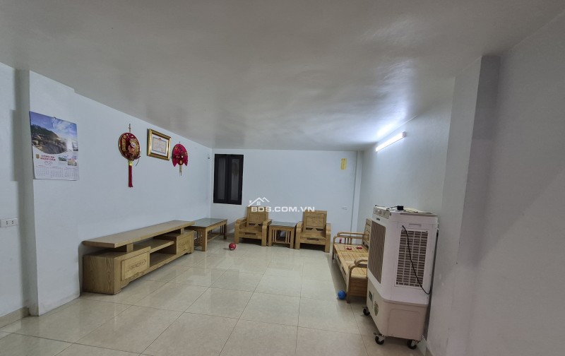 BÁN NHÀ 3.45 TỶ 3.5 TẦNG 54M2 CÓ GARA Ô TÔ ĐƯỜNG NHÁNH GIỮA KHU BÃI VƯỢT