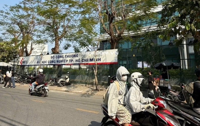 Bán nhà KD đa ngành ngay ĐH Công Nghiệp ngang 18.5m lô góc đẹp 3 lầu HXH tránh 16.8 tỷ.