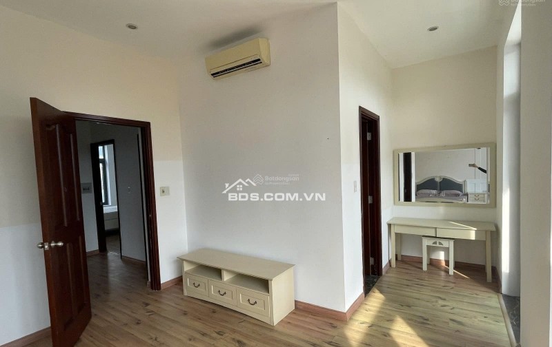 Bán nhà liền kề 5PN + 7WC, giá 8.*** tỷ lh Hoàng Đức Bình : 0773218937