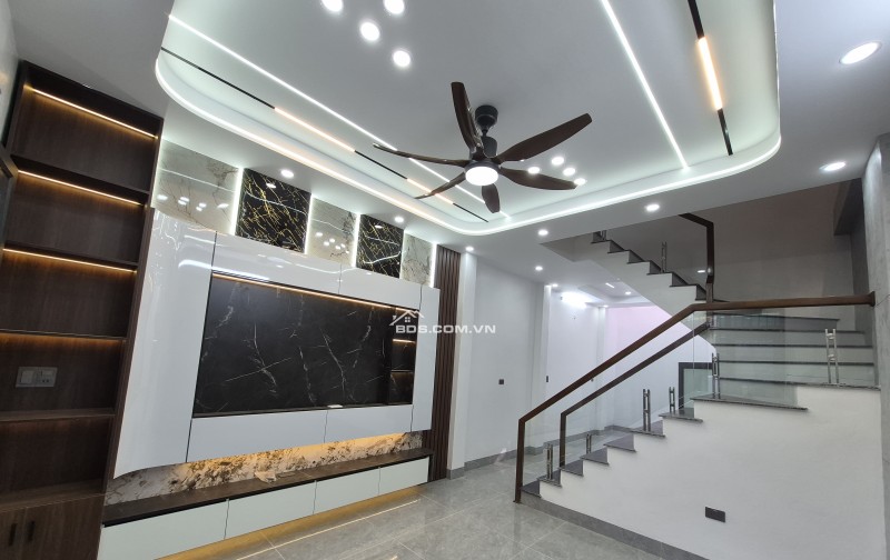 BÁN NHÀ ĐẸP 2.2 TỶ 3 TẦNG 50M2 NGÕ THẲNG NGẮN NGUYỄN VĂN TRỖI