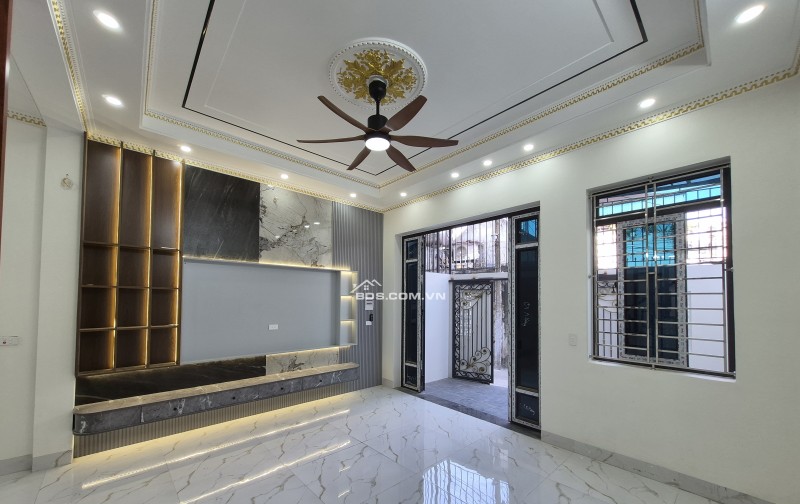 BÁN NHÀ ĐẸP 2.5 TỶ 3 TẦNG 68M2 NGÕ THÔNG ĐƯỜNG CÙ CHÍNH LAN