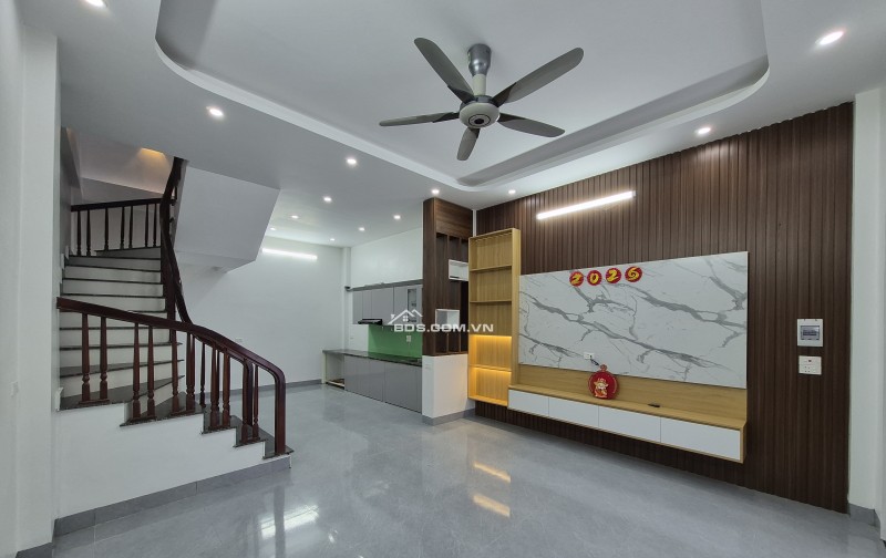 BÁN NHÀ ĐẸP 2.2 TỶ 3 TẦNG 50M2 ( ĐÔNG NAM ) NGÕ RỘNG ĐƯỜNG KÊNH