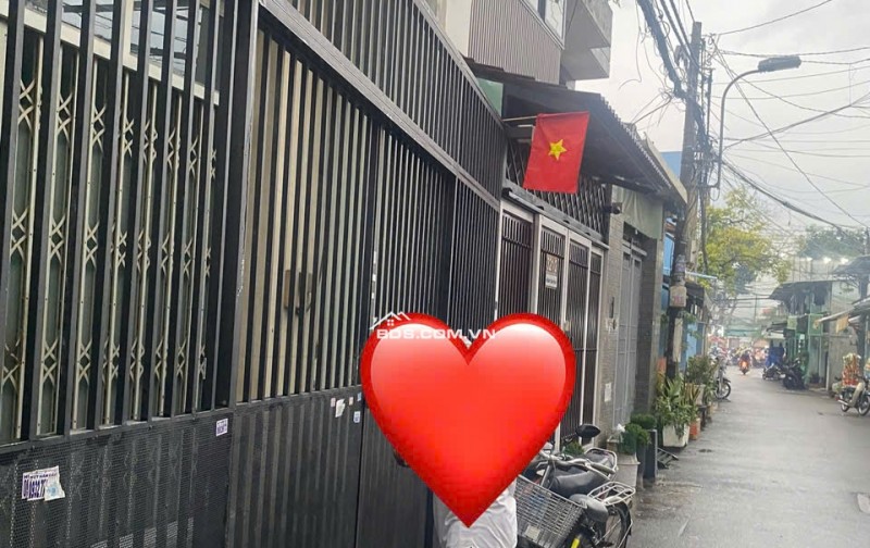 Cho thuê nhà mặt nguyên căn có gác, có thể kinh doanh và ở lại.