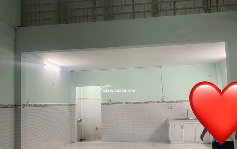 Cho thuê nhà mặt nguyên căn có gác, có thể kinh doanh và ở lại.