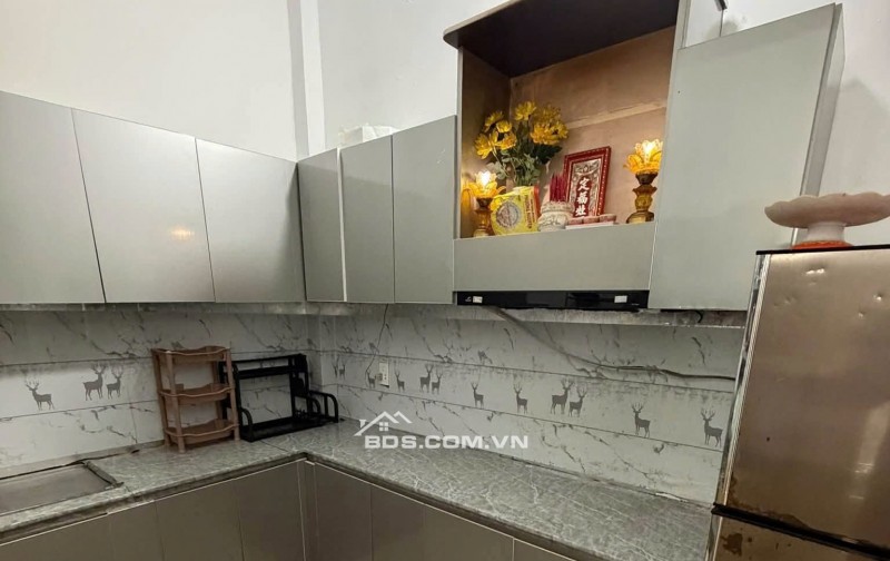 Nhà 3 tầng, kiệt Đống Đa 6m, kiệt rộng thông thoáng có thể kinh doanh, thông ra được đường Lý Tự Trọng, nhiều tiện nghi xung quanh..