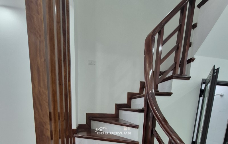 BÁN NHÀ 2.45 TỶ 4 TẦNG XÂY MỚI Ô TÔ ĐỖ CỬA GẦN TRƯỜNG LÊ HỒNG PHONG