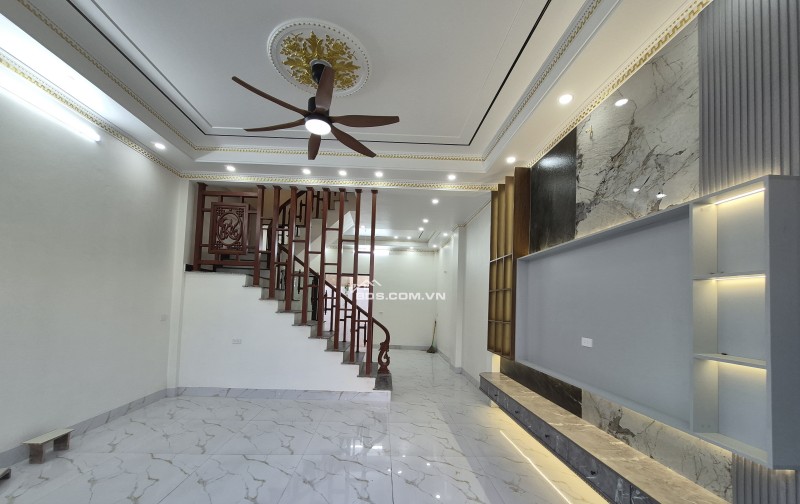BÁN NHÀ ĐẸP 2.5 TỶ 3 TẦNG 68M2 NGÕ THÔNG ĐƯỜNG CÙ CHÍNH LAN