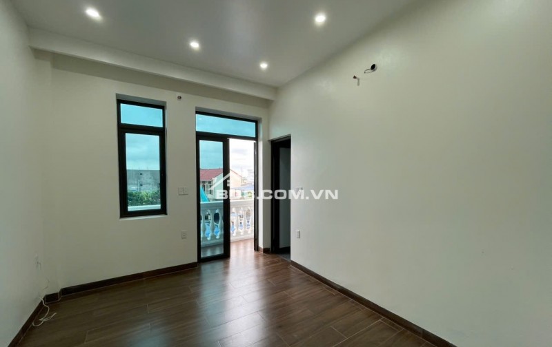 BÁN NHÀ ĐẸP 1.9 TỶ 3 TẦNG 55M2 ( TÂY BẮC ) NGÕ CỰC NGẮN KHU ĐỆ TỨ