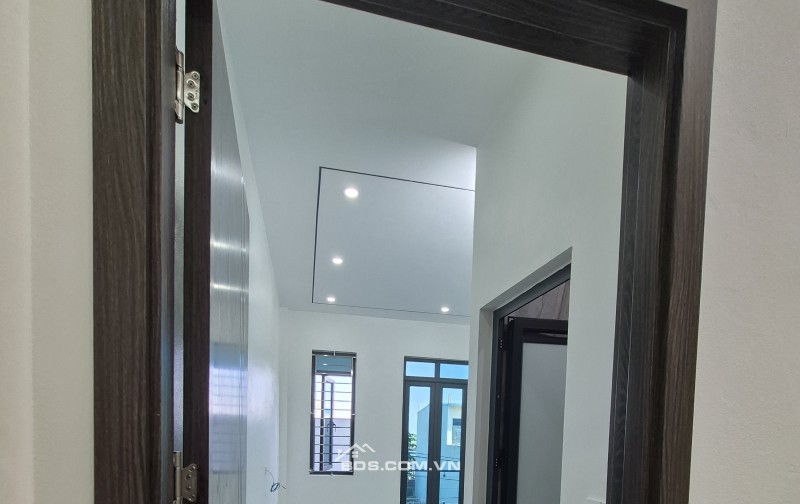 BÁN NHÀ SIÊU ĐẸP 3.2 TỶ 3 TẦNG 61M2 MẶT ĐƯỜNG ĐỆ TỨ