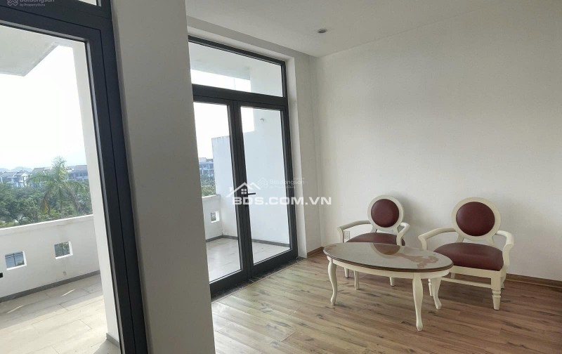 Bán nhà liền kề 5PN + 7WC, giá 8.*** tỷ lh Hoàng Đức Bình : 0773218937