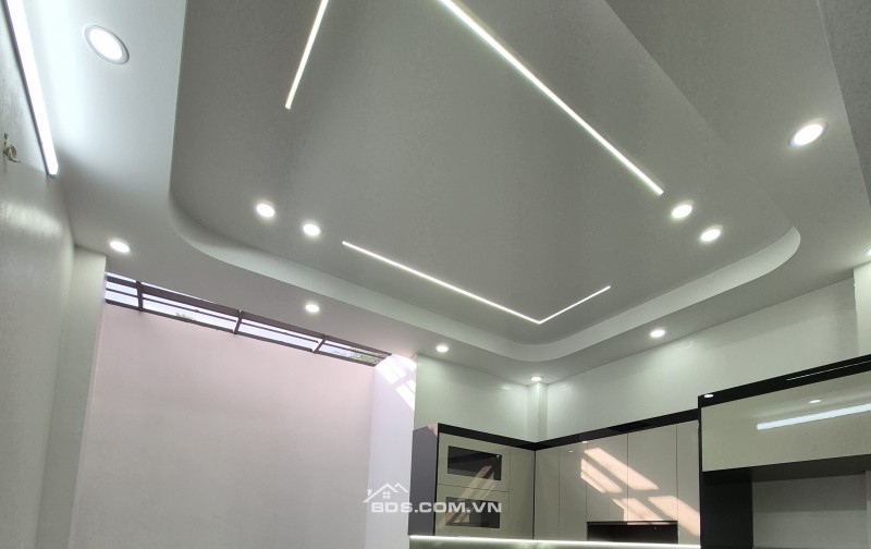 BÁN NHÀ ĐẸP 2.2 TỶ 3 TẦNG 50M2 NGÕ THẲNG NGẮN NGUYỄN VĂN TRỖI