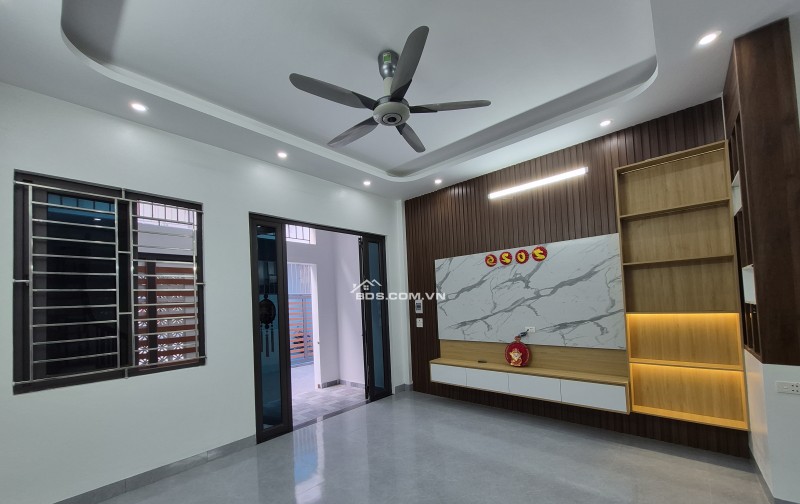 BÁN NHÀ ĐẸP 2.2 TỶ 3 TẦNG 50M2 ( ĐÔNG NAM ) NGÕ RỘNG ĐƯỜNG KÊNH