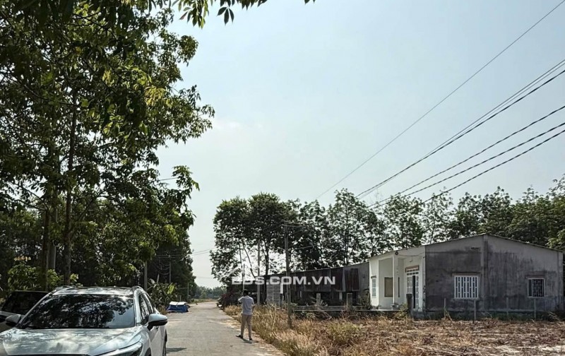 GIA ĐÌNH KẸT TIỀN BÁN 1000m2, ĐƯỜNG THÔNG RA KCN, GIÁ CHỈ 450 TRIỆU