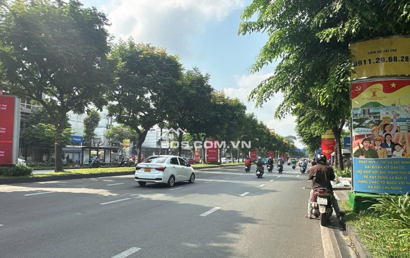 Bán văn phòng 5 lầu MTKD ngay khu sân bay 125m2 ngang 5m Sầm Sơn khu hiếm nhà bán 25 tỷ.