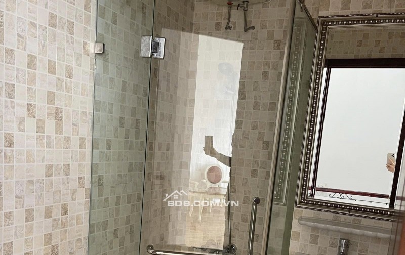 Bán nhà liền kề 5PN + 7WC, giá 8.*** tỷ lh Hoàng Đức Bình : 0773218937