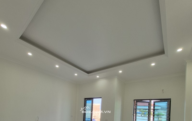 BÁN NHÀ ĐẸP 2.5 TỶ 3 TẦNG 68M2 NGÕ THÔNG ĐƯỜNG CÙ CHÍNH LAN