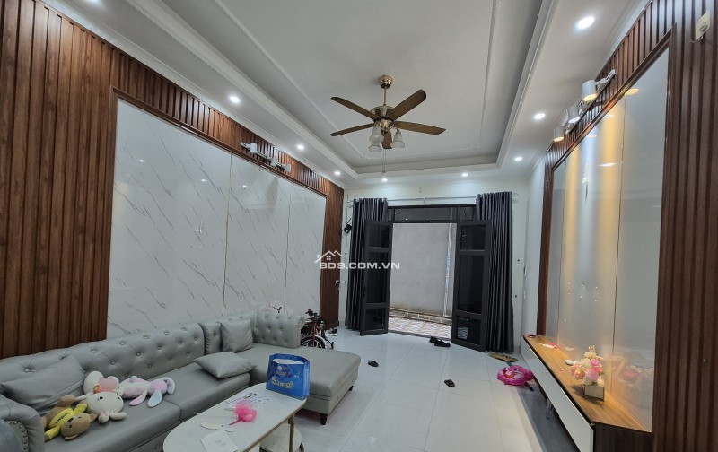 BÁN NHÀ ĐẸP 1.98 TỶ 3 TẦNG 55M2 ( TÂY NAM ) NGÕ RỘNG TRẦN QUANG KHẢI
