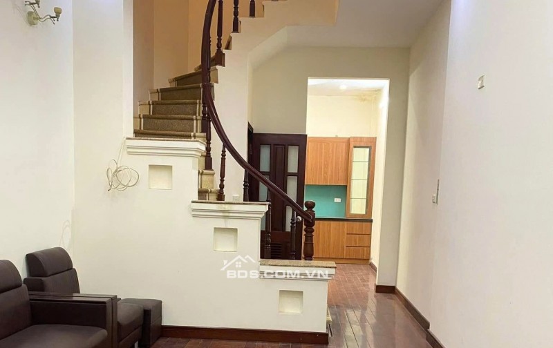 Nhà nguyên căn 3 tầng - Đào Tấn, Ba Đình - 15tr/tháng- MỚI ĐẸP- VÀO Ở NGAY