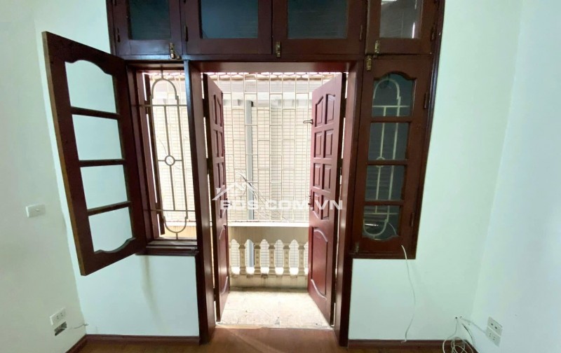 Nhà nguyên căn 3 tầng - Đào Tấn, Ba Đình - 15tr/tháng- MỚI ĐẸP- VÀO Ở NGAY