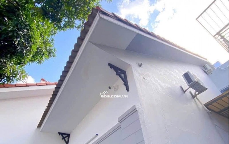 Cần bán Villas – Trưng Nữ Vương, Hải Châu, Đà Nẵng
Dòng tiền sẵn: 30 triệu/tháng
DT: 286m², ngang 12m
Kiệt ô tô, cách đường chính 50m
Sân vườn