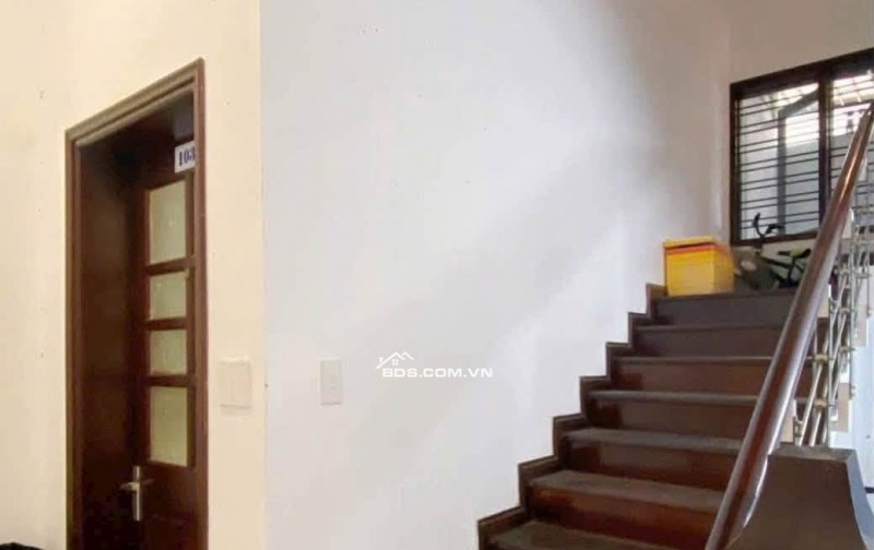 Cần bán Villas – Trưng Nữ Vương, Hải Châu, Đà Nẵng
Dòng tiền sẵn: 30 triệu/tháng
DT: 286m², ngang 12m
Kiệt ô tô, cách đường chính 50m
Sân vườn