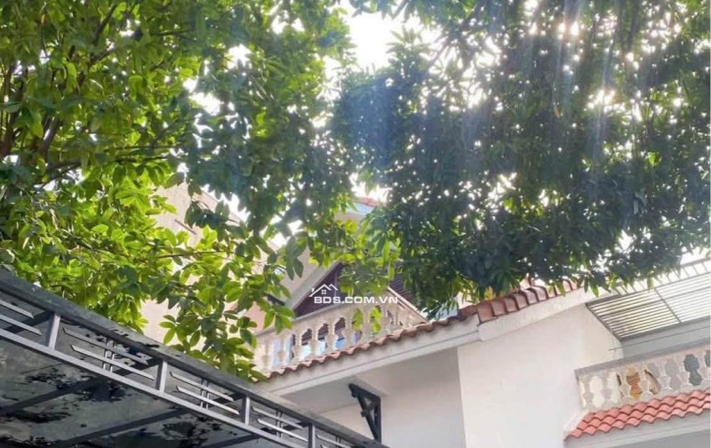 Cần bán Villas – Trưng Nữ Vương, Hải Châu, Đà Nẵng
Dòng tiền sẵn: 30 triệu/tháng
DT: 286m², ngang 12m
Kiệt ô tô, cách đường chính 50m
Sân vườn