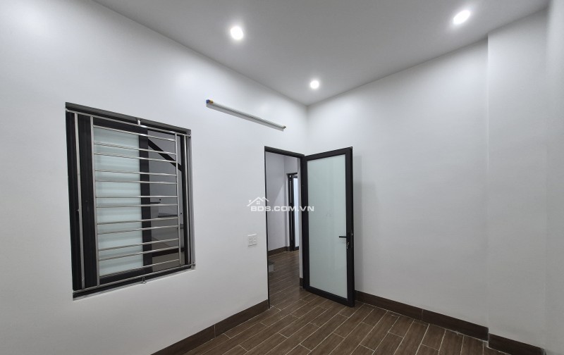 BÁN NHÀ ĐẸP 2.75 TỶ 3 TẦNG 46M2 NGÕ RỘNG KHU HỒ ĐẦM BÉT