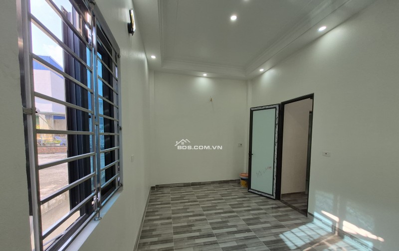 BÁN NHÀ ĐẸP 2.5 TỶ 3 TẦNG 68M2 NGÕ THÔNG ĐƯỜNG CÙ CHÍNH LAN