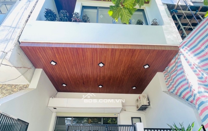 ÁN NHÀ MẶT TIỀN HUY CẬN – HÒA CƯỜNG  ĐỐI DIỆN CÔNG VIÊN, NHÀ ĐẸP 2,5 TẦNG 
 THÔNG TIN CĂN NHÀ:
 Diện tích: 70