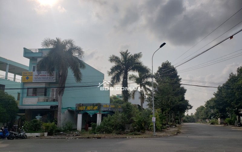 Cần bán đường Cách Mạng Tháng 8, trục chính kdc An Thới, trệt 2 lầu, dt: 5x23,3, lộ 24m, giá 4,3 tỷ